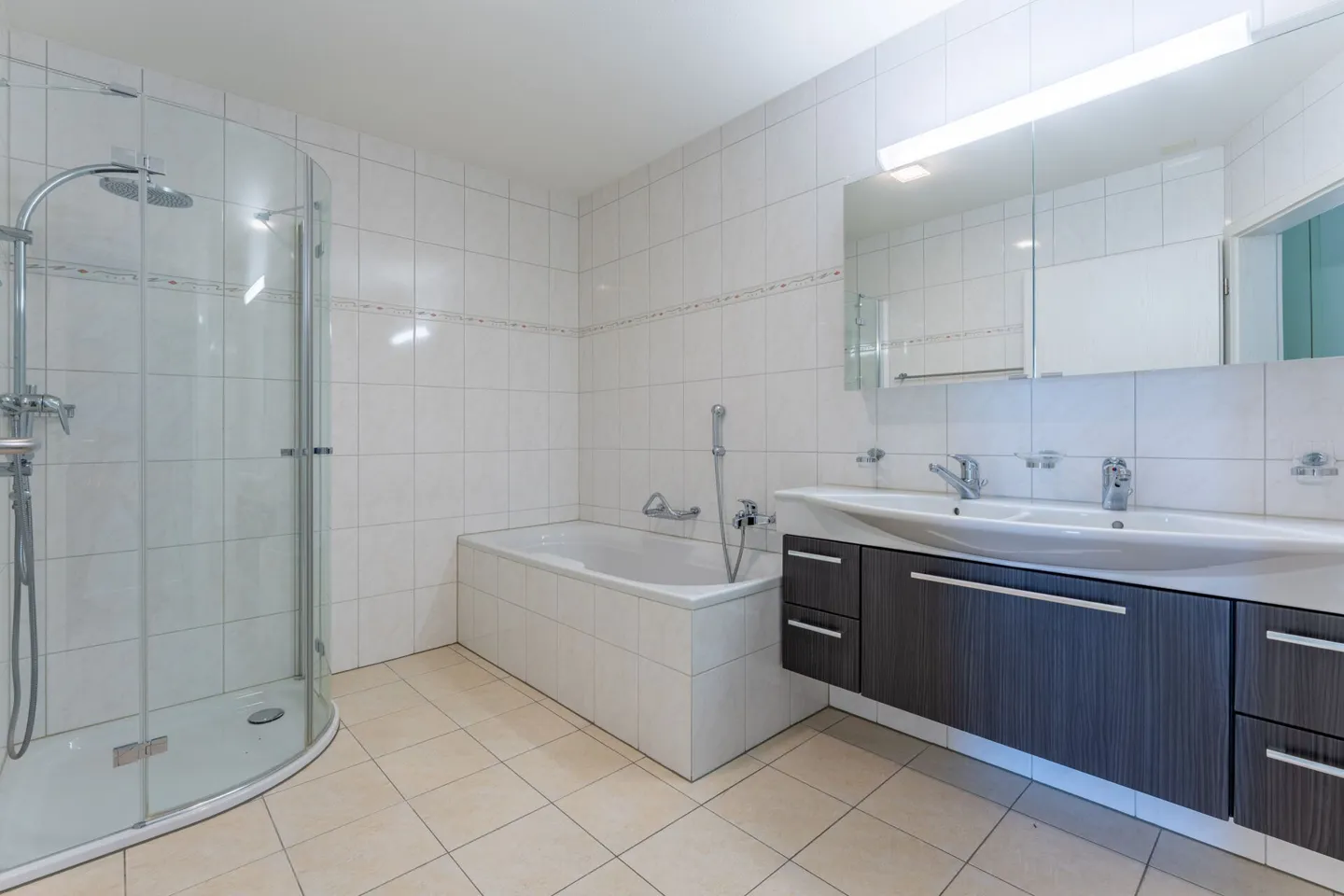 Appartement de rêve : Appartement en terrasse de 4 ½ pièces dans un emplacement calme - Photo 10 sur 13