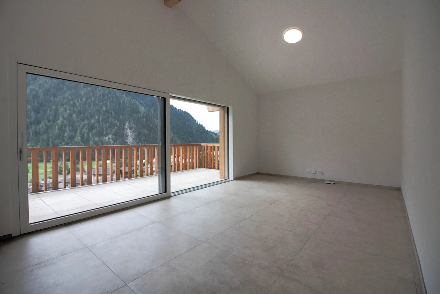 3,5 Zimmer neu - Jahresmiete - Foto 1 von 9
