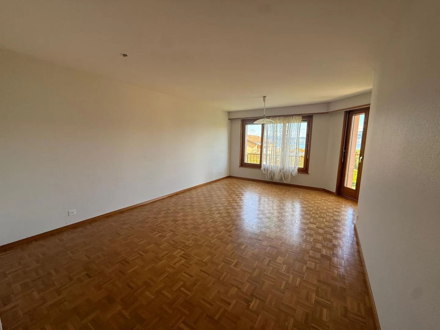 Appartamento 4.5 locali con balcone vista lago (2° piano) - Foto 5 di 11