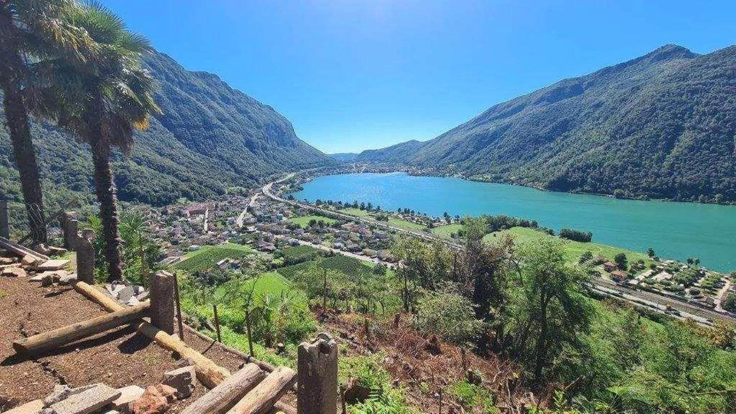 ROVIO: VILLA PANORAMICA RINNOVATA - Foto 4 di 13