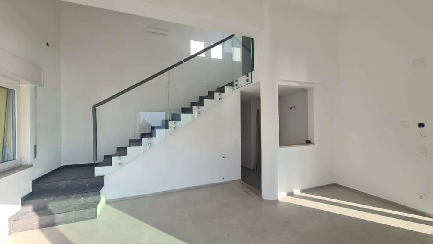 ROVIO: VILLA PANORAMICA RINNOVATA - Foto 10 di 13