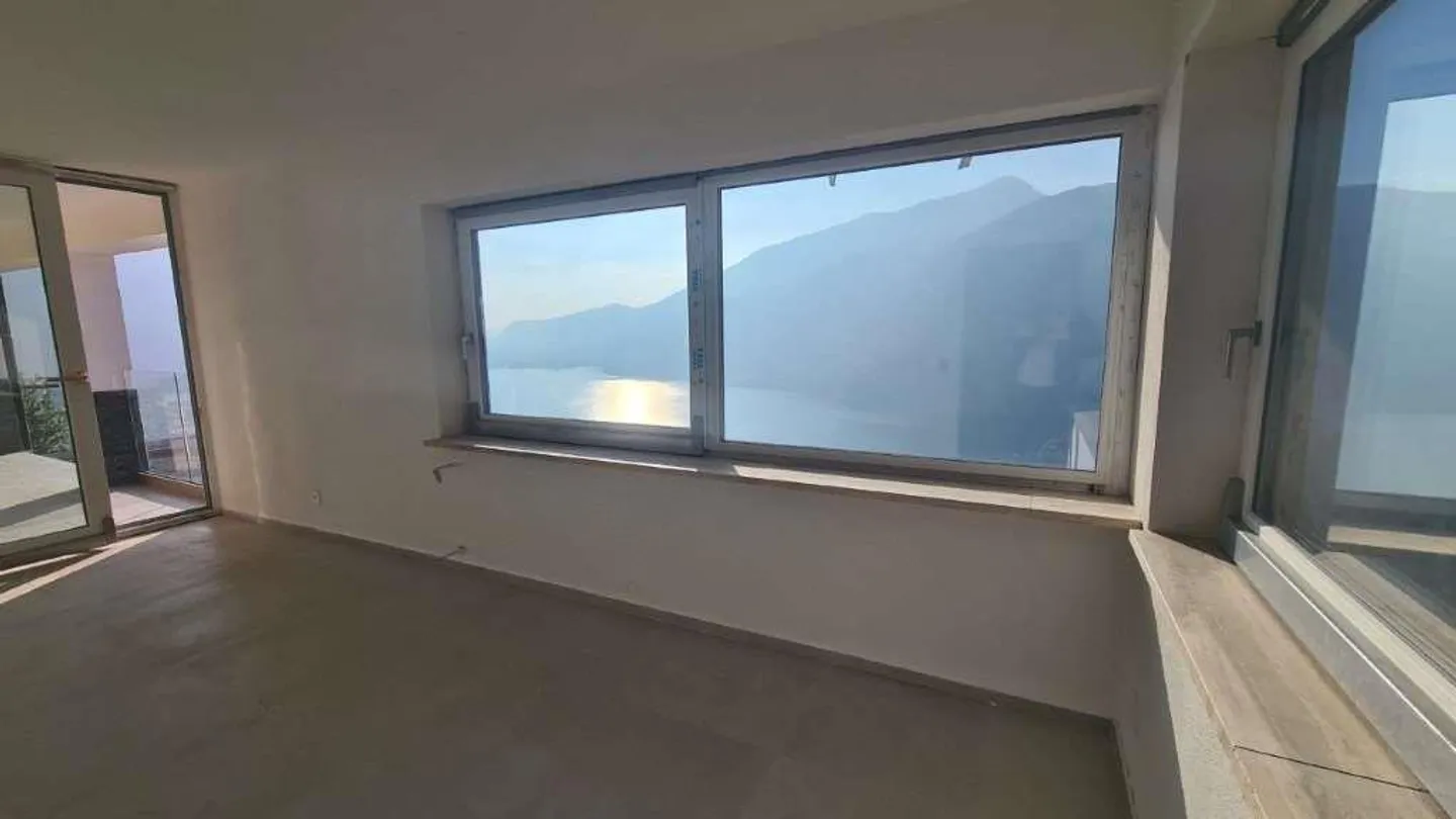 ROVIO: VILLA PANORAMICA RINNOVATA - Foto 7 di 13