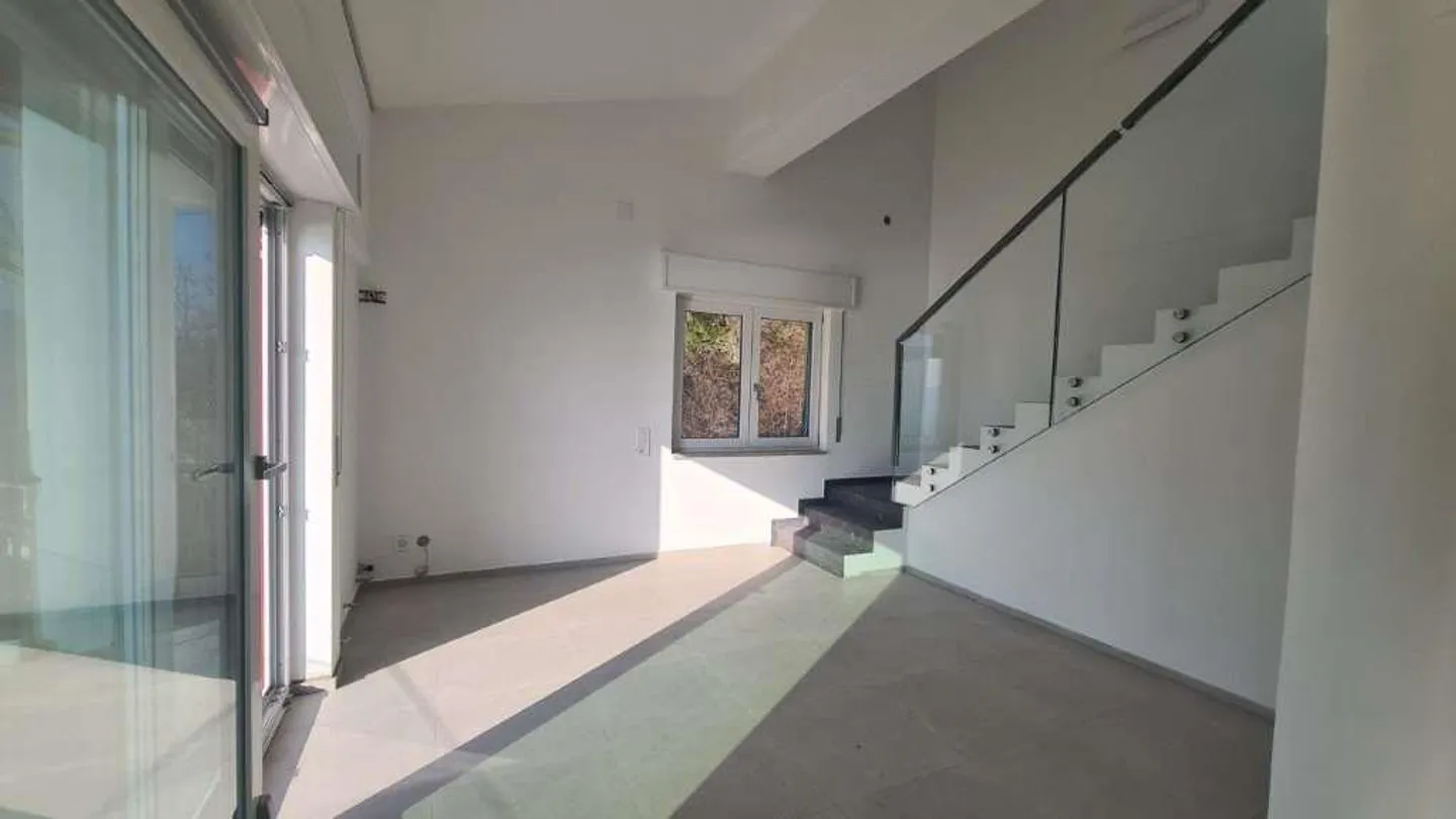 ROVIO: VILLA PANORAMICA RINNOVATA - Foto 9 di 13