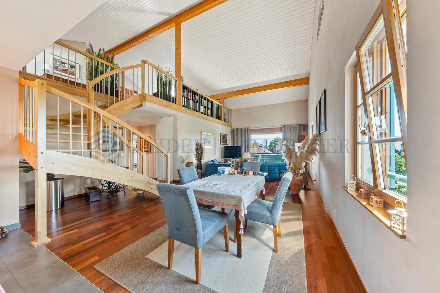 Prächtiges Attique mit Terrasse - Foto 4 von 6