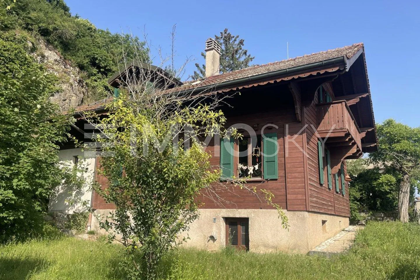 Esclusività – Chalet da ristrutturare con 2 appartamenti a La Sarraz - Foto 2 di 5