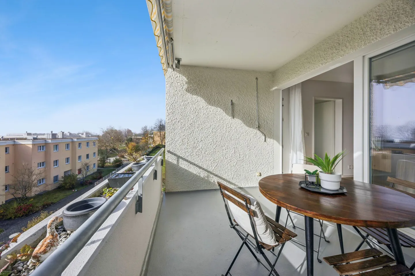 Sous la valeur du marché : Propriété entièrement rénovée de 4,5 pièces à Widen - idéale pour les navetteurs et les familles - Photo 3 sur 9