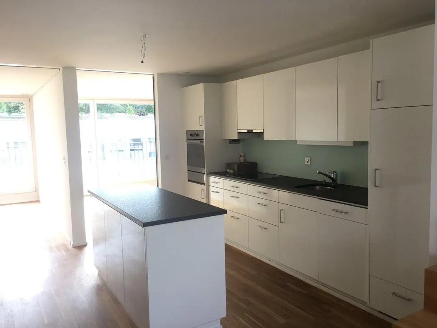 Modern, spacious penthouse apartment near SBB train station - Photo 2 of 9