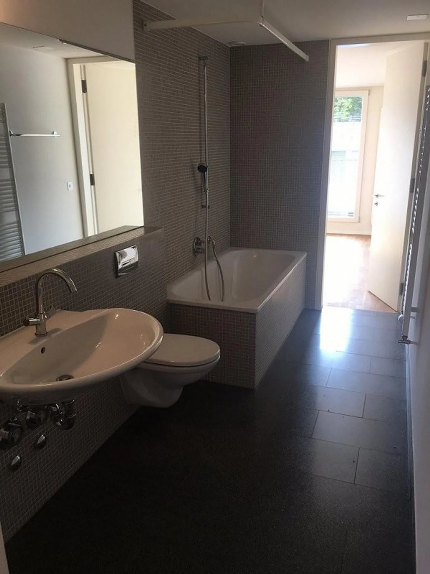 Modern, spacious penthouse apartment near SBB train station - Photo 5 of 9