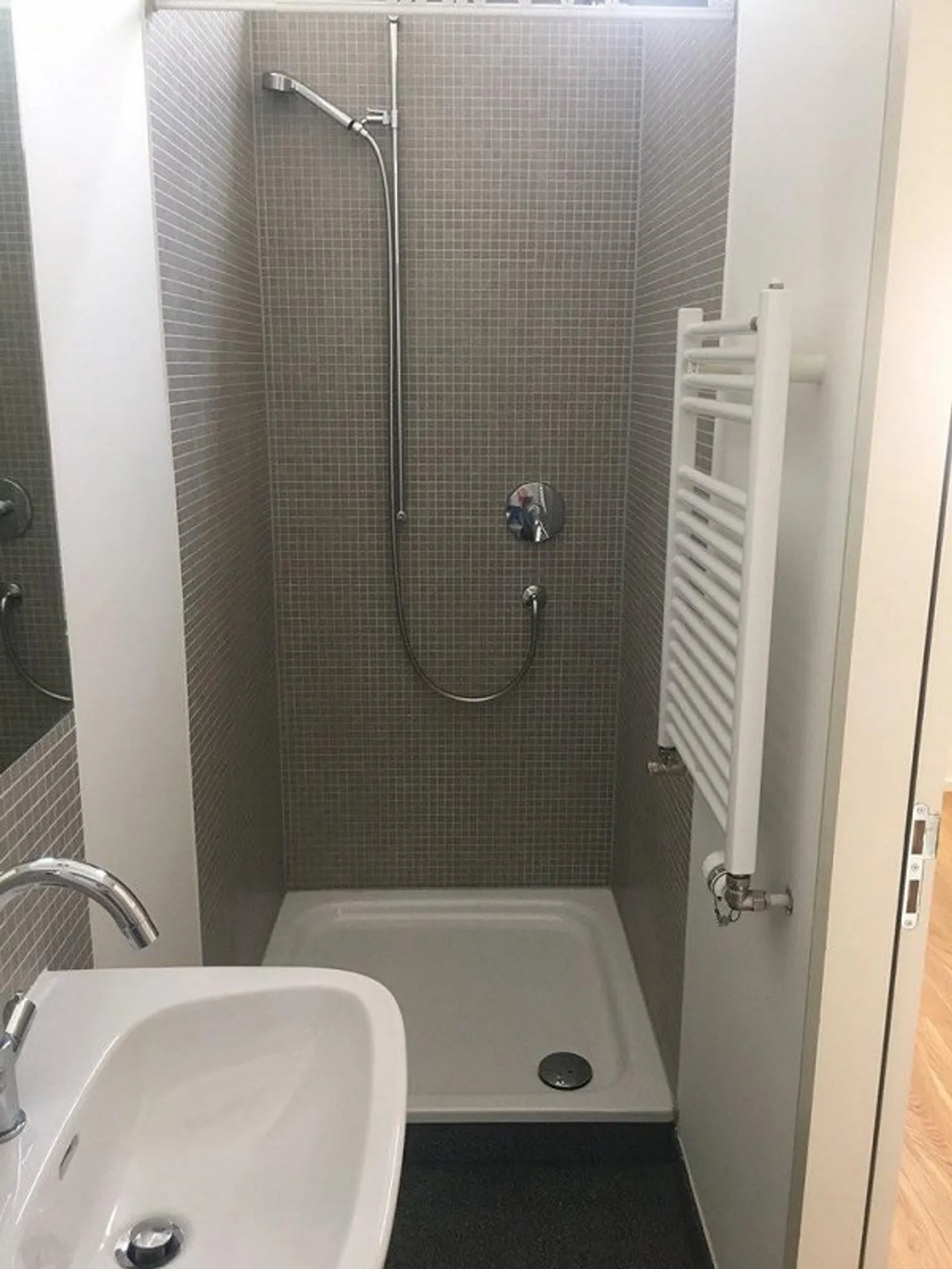 Modern, spacious penthouse apartment near SBB train station - Photo 9 of 9