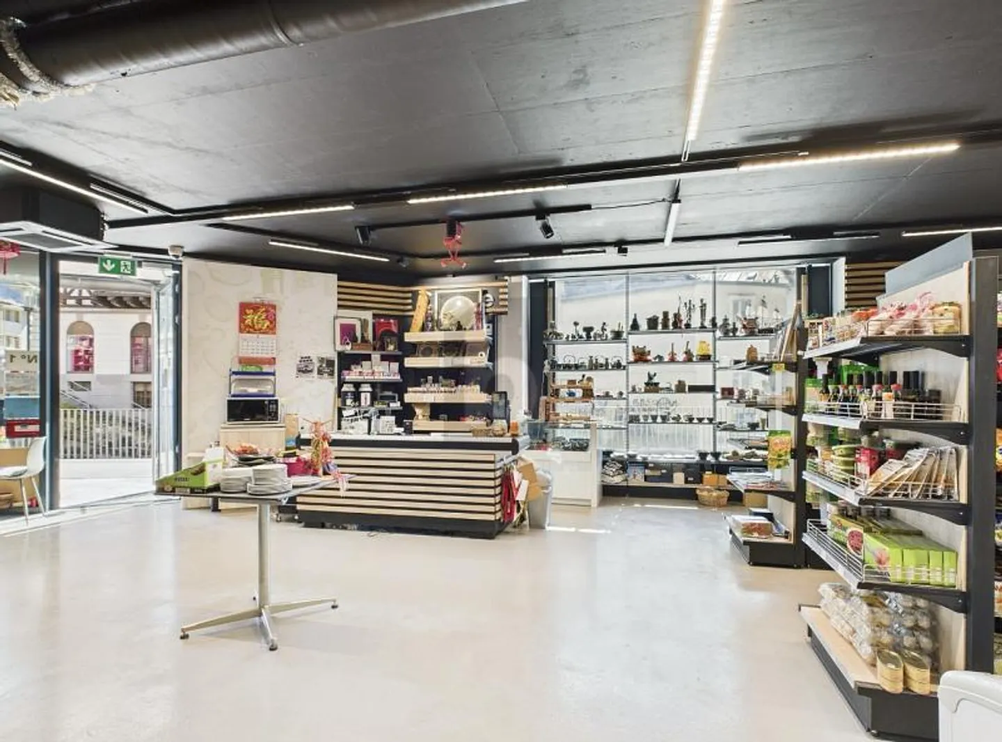 IN THE HEART OF THE CITY - Photo 2 of 5