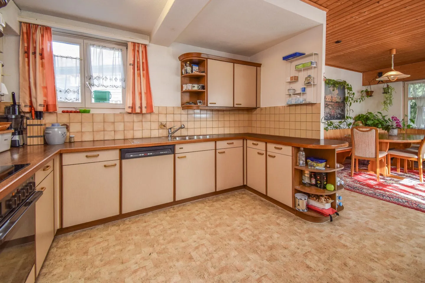 Mehrfamilienhaus (ZFH) mit grosszügiger Gewerbefläche und Nebengebäude in Erlen; BR: 6.00% - Foto 8 von 25