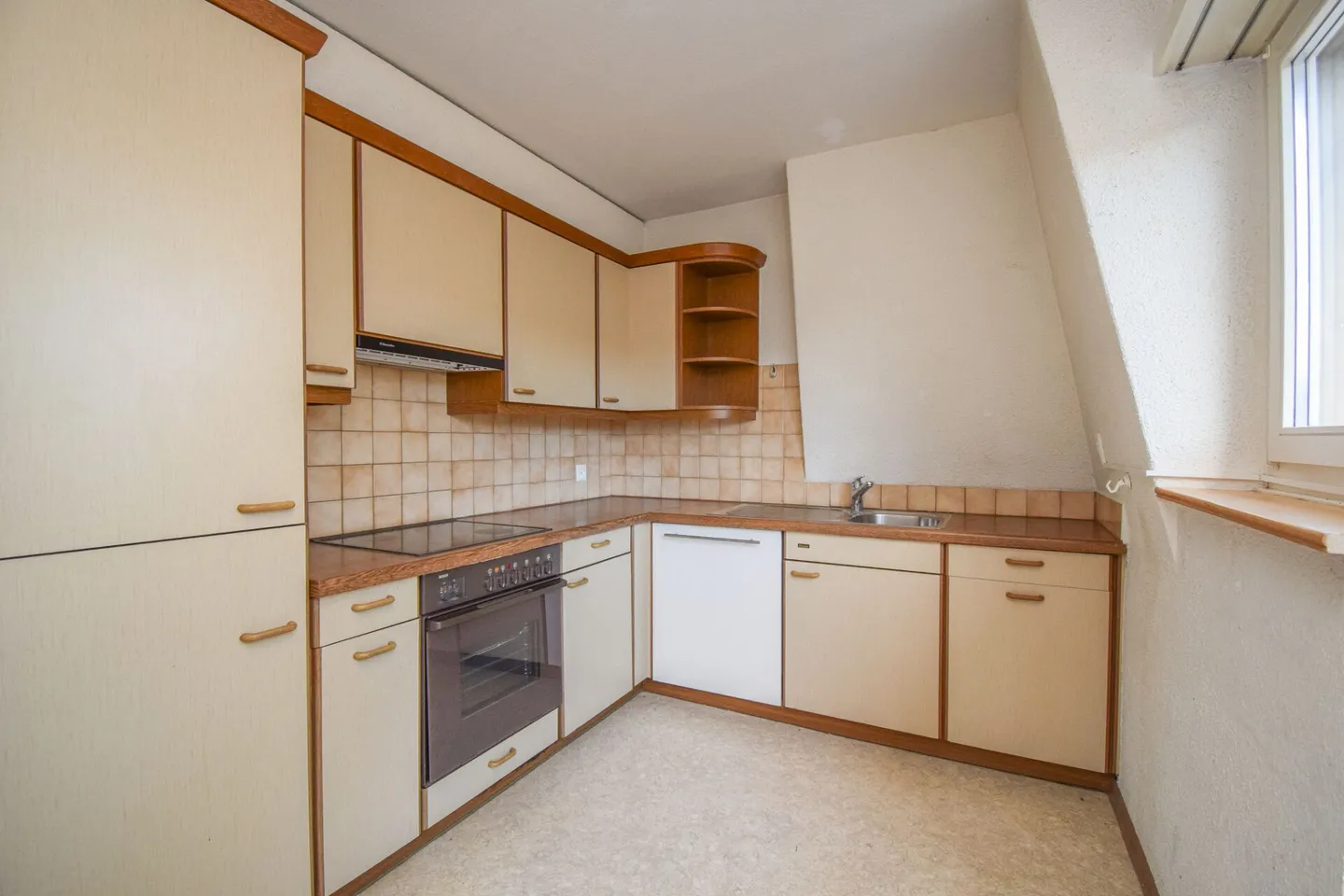 Mehrfamilienhaus (ZFH) mit grosszügiger Gewerbefläche und Nebengebäude in Erlen; BR: 6.00% - Foto 16 von 25