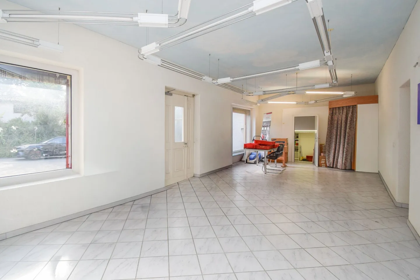 Mehrfamilienhaus (ZFH) mit grosszügiger Gewerbefläche und Nebengebäude in Erlen; BR: 6.00% - Foto 22 von 25