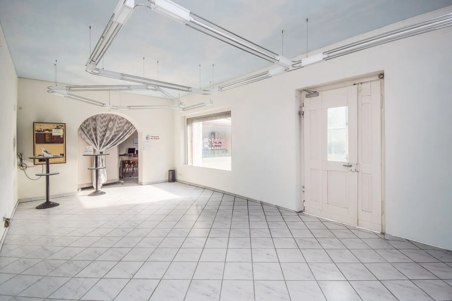 Mehrfamilienhaus (ZFH) mit grosszügiger Gewerbefläche und Nebengebäude in Erlen; BR: 6.00% - Foto 23 von 25