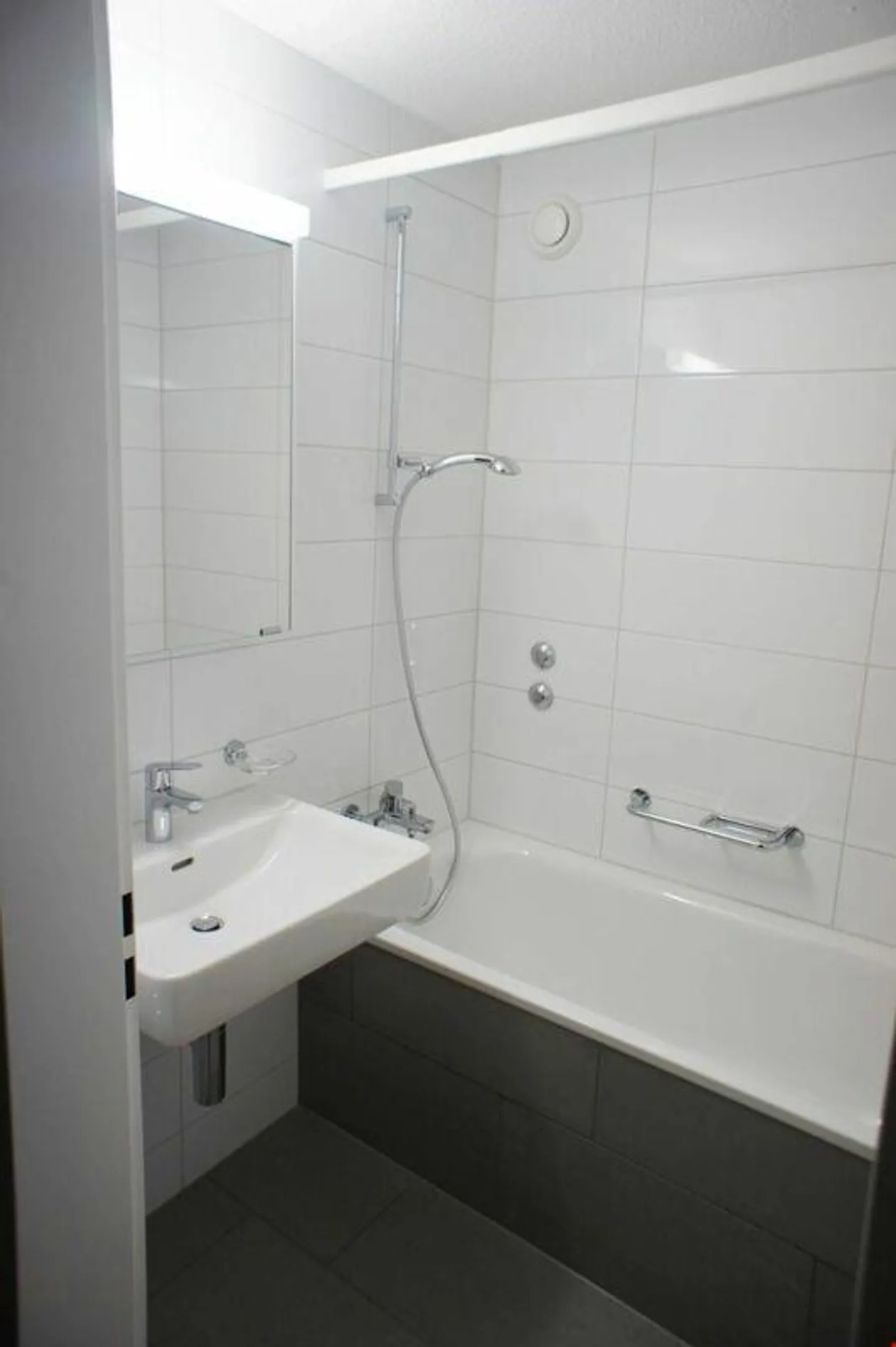 Top Moderne Vie, situé au centre avec une magnifique vue sur le lac! - Photo 7 sur 12