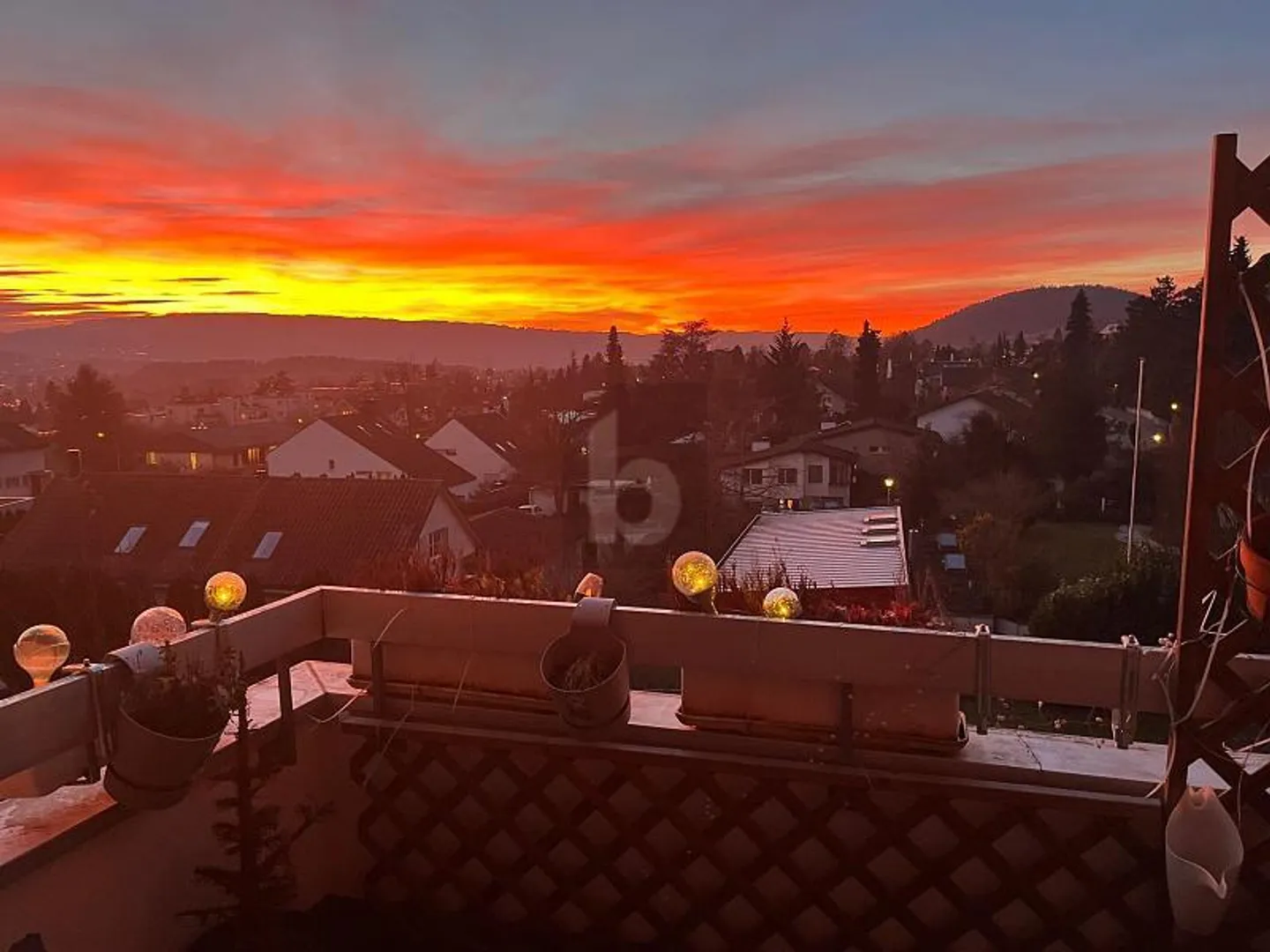 LIGHT-FLOODED WITH ATTRACTIVE VIEW - Photo 5 of 6