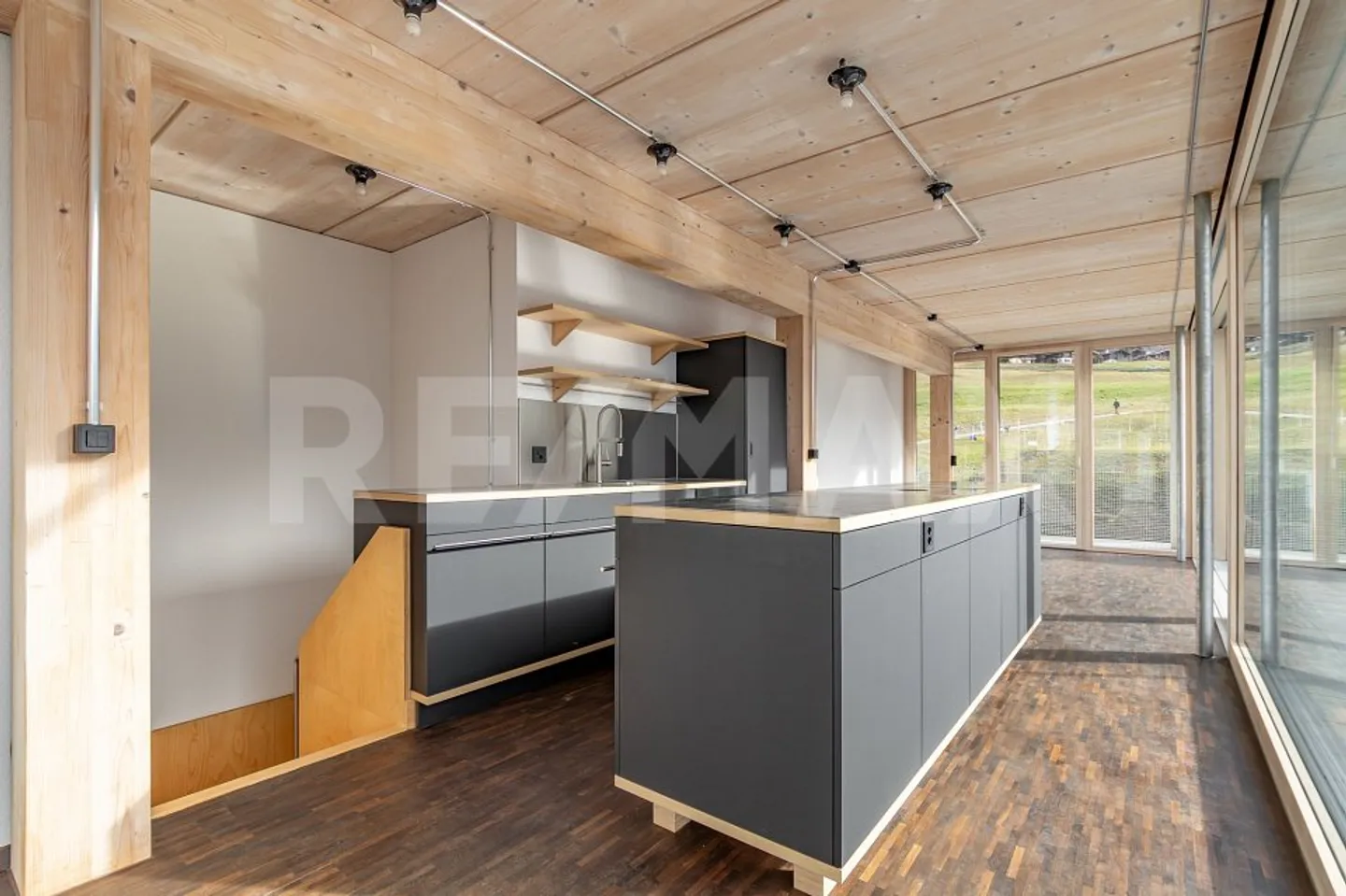 Modernes Mehrfamilienhaus - Foto 3 von 13