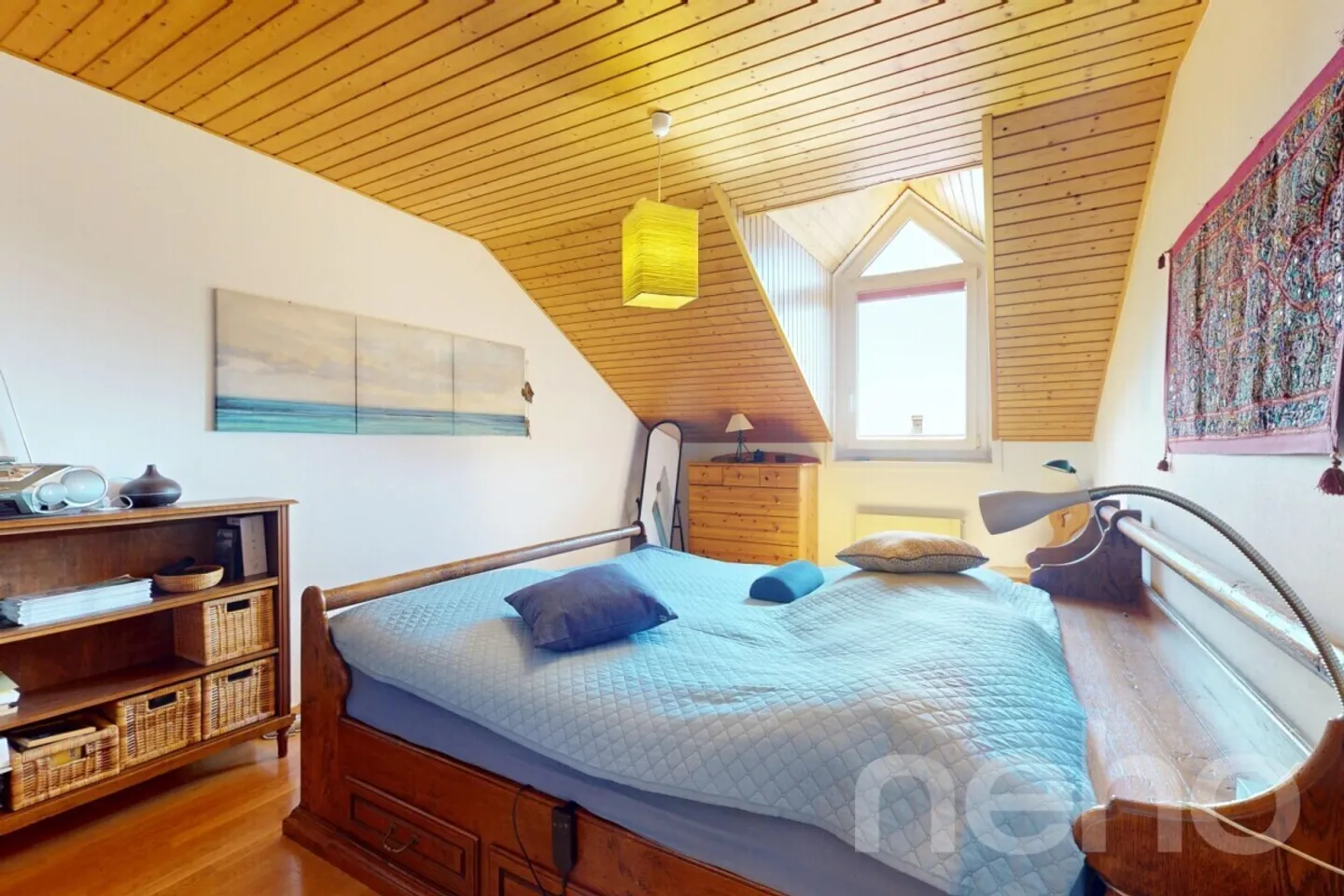 Exclusive: Spacious apartment with balcony in the attic - Photo 11 of 13