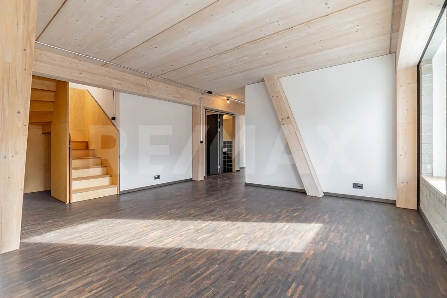 Modernes Mehrfamilienhaus - Foto 6 von 13