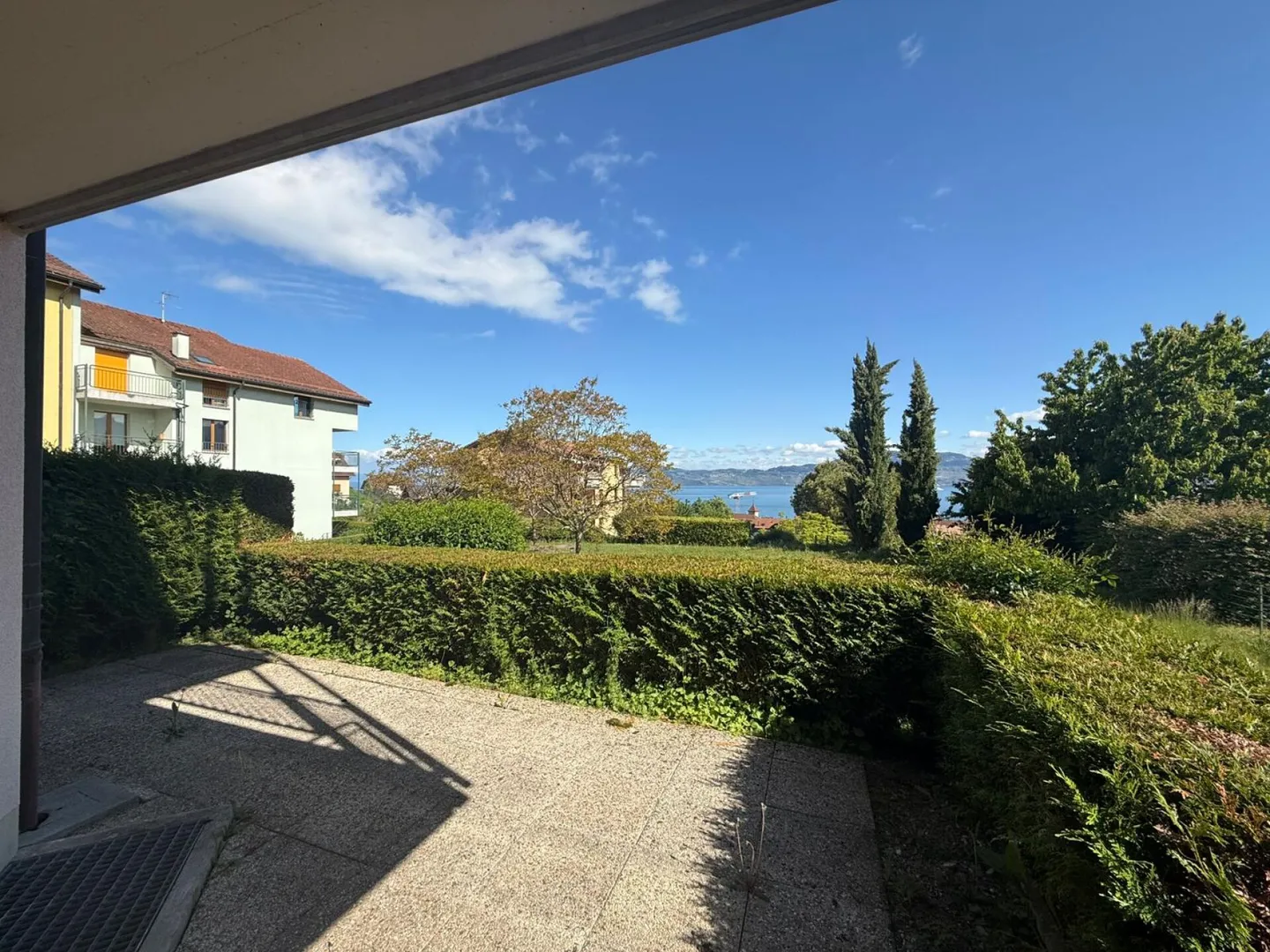 Appartement Charmant avec Vue sur le Lac - Photo 3 sur 13