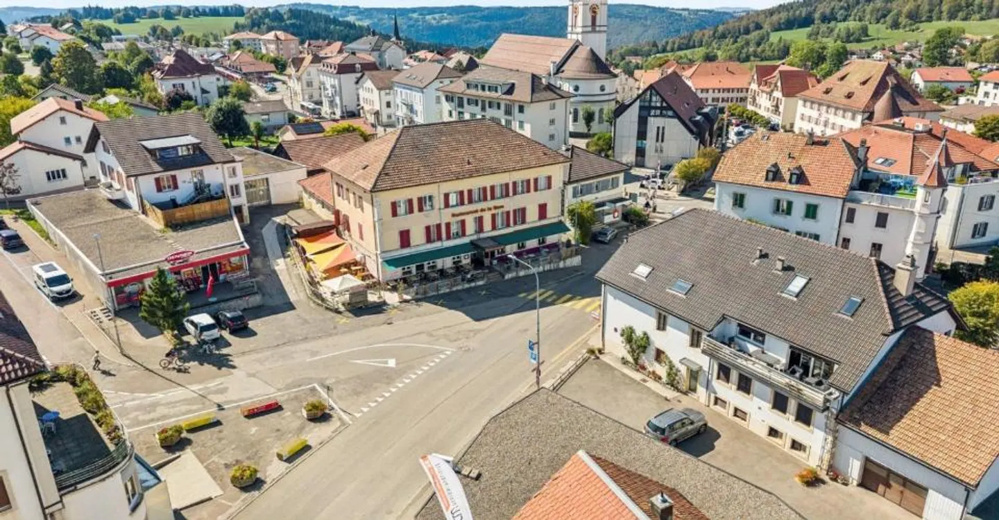 Opportunité Hôtelière Historique aux Franches-Montagnes - Foto 1 di 12