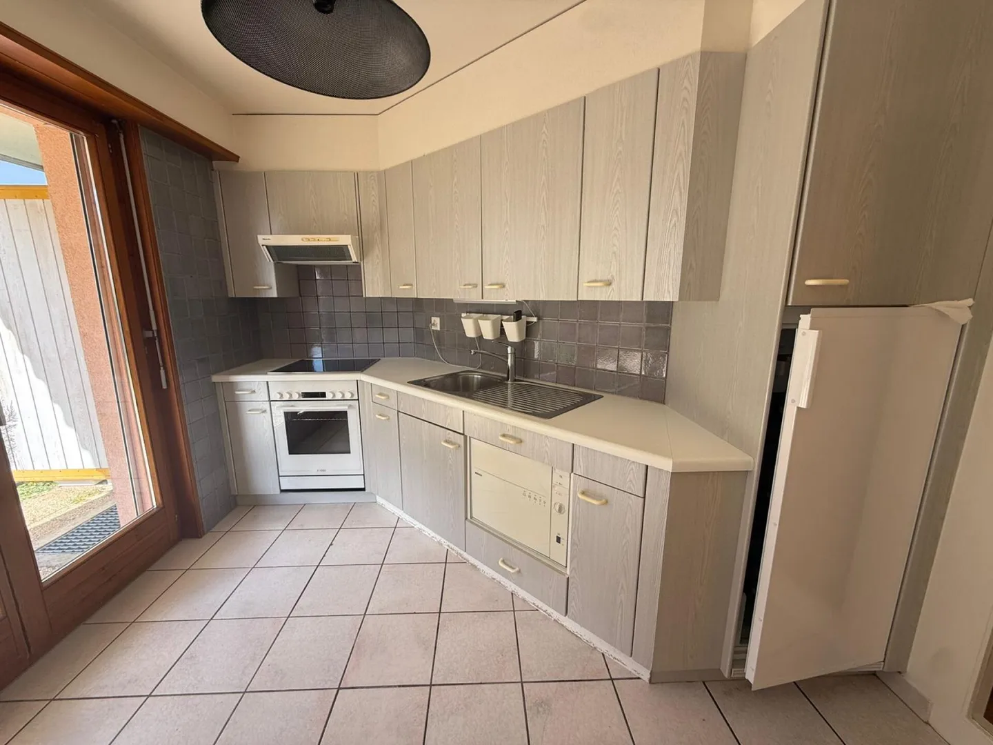 Appartement Charmant avec Vue sur le Lac - Photo 5 sur 13
