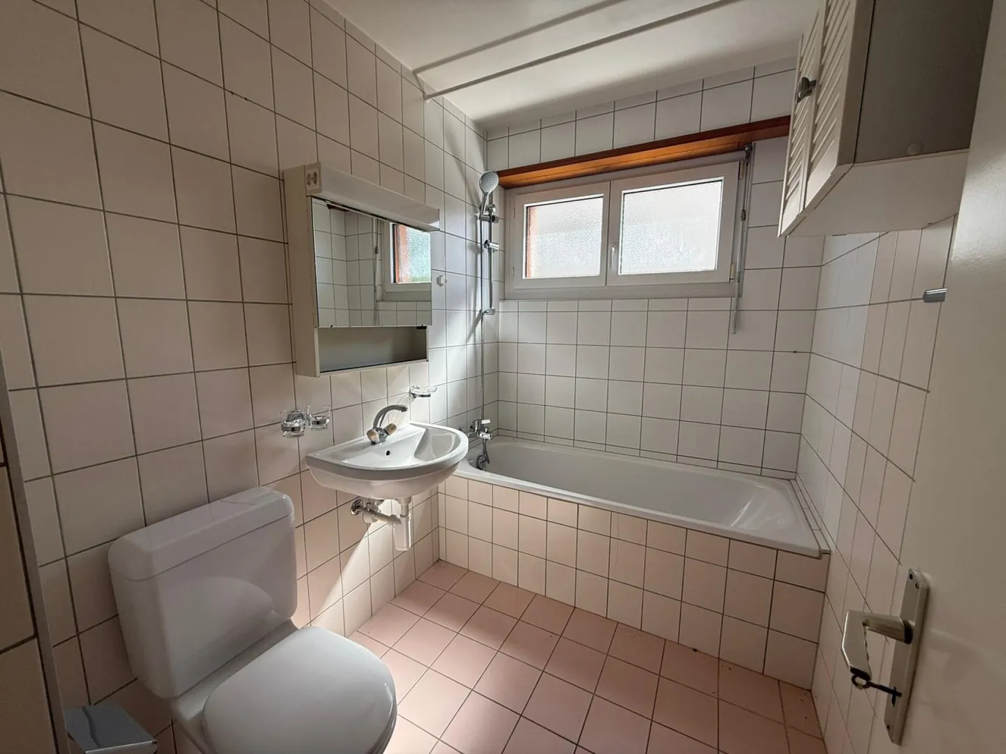 Appartement Charmant avec Vue sur le Lac - Photo 6 sur 13