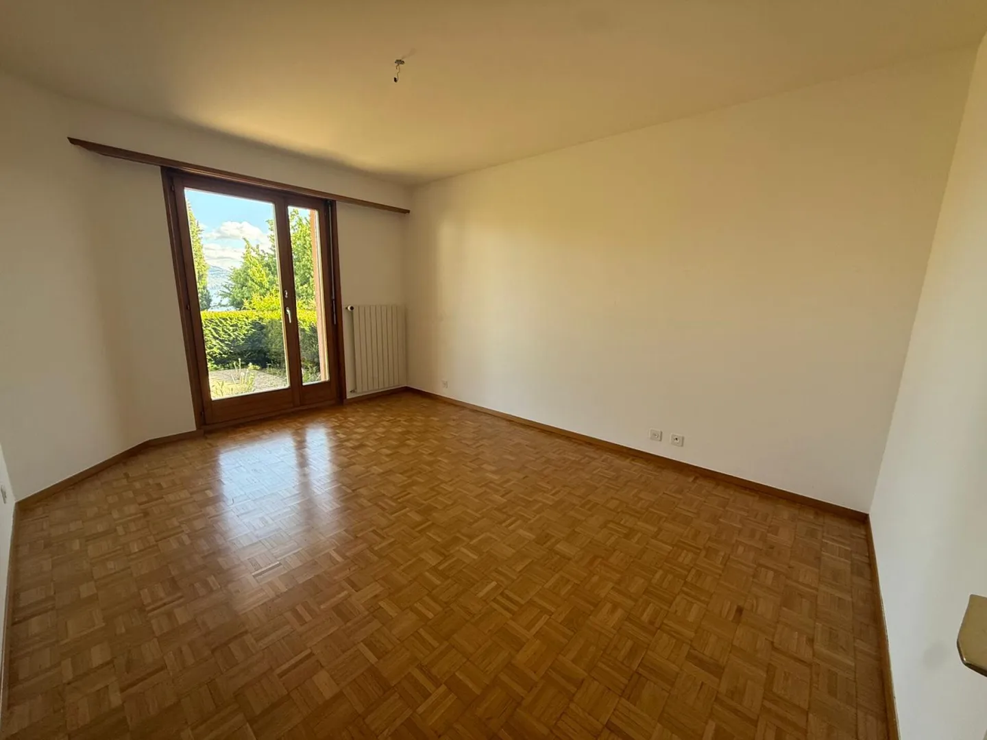 Appartement Charmant avec Vue sur le Lac - Photo 8 sur 13
