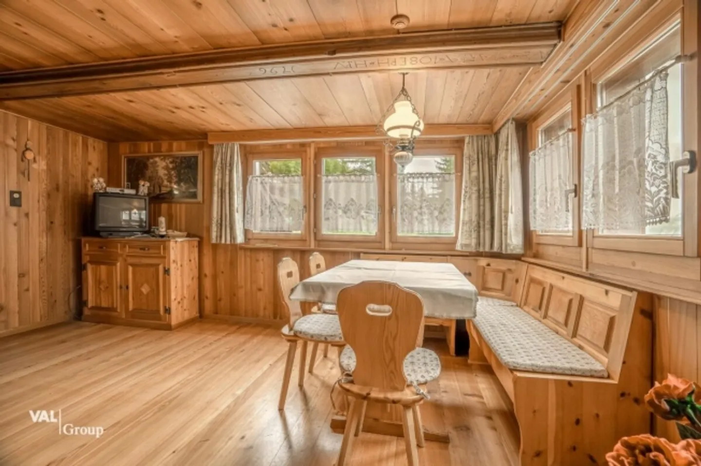 «3.5 Zimmer Wohnung in einer heimeligen Alphütte» - Foto 2 von 18