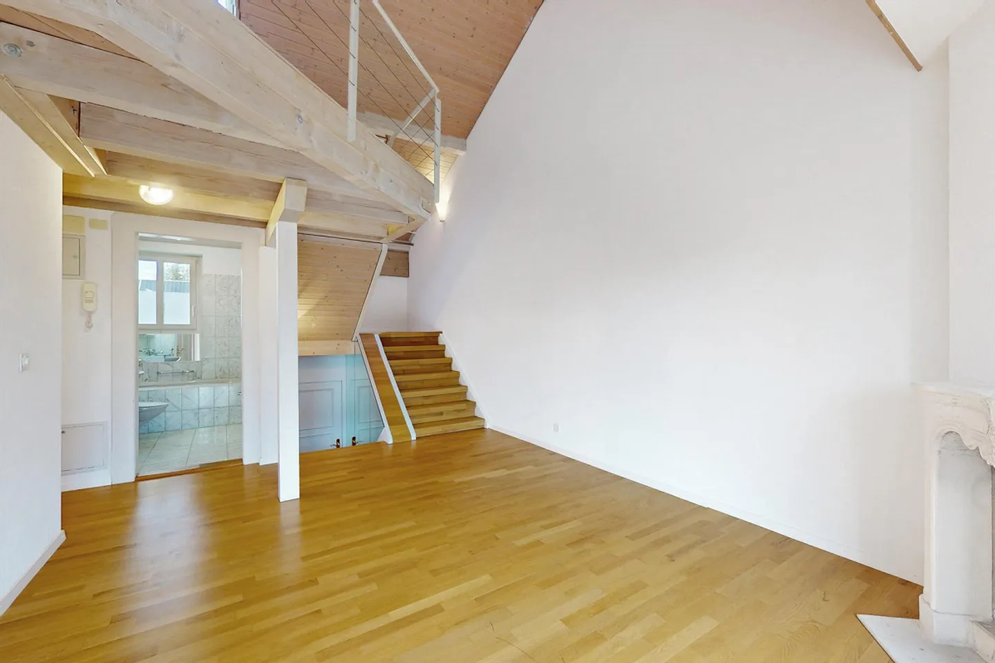 Moderne Wohnung mit Galerie - Foto 2 von 9