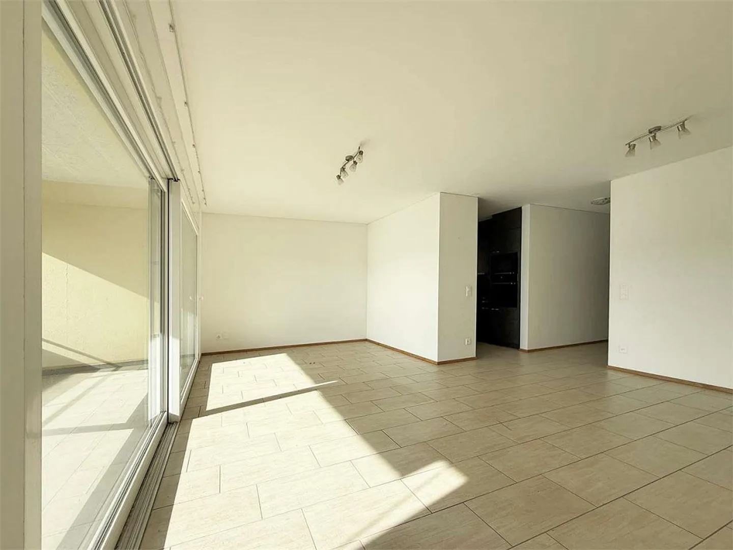 Appartamento 3.5 locali ad Agno - moderno, spazioso e con doppio balcone - Foto 2 di 9