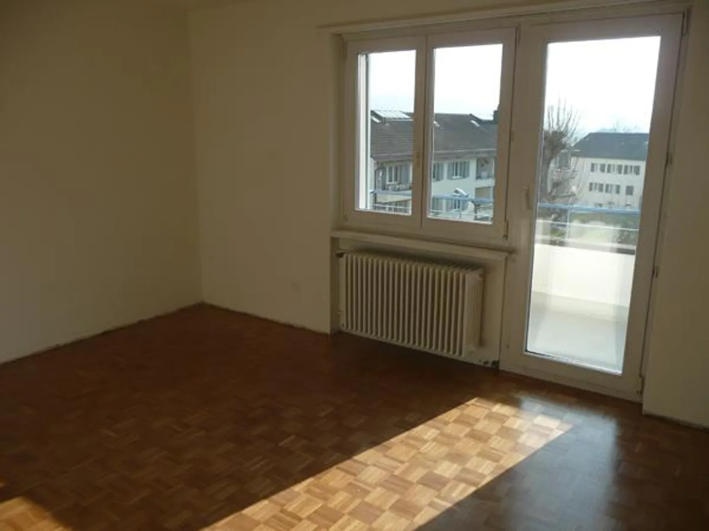 Quiet, beautiful residential area in Oberwinterthur - Photo 2 of 5