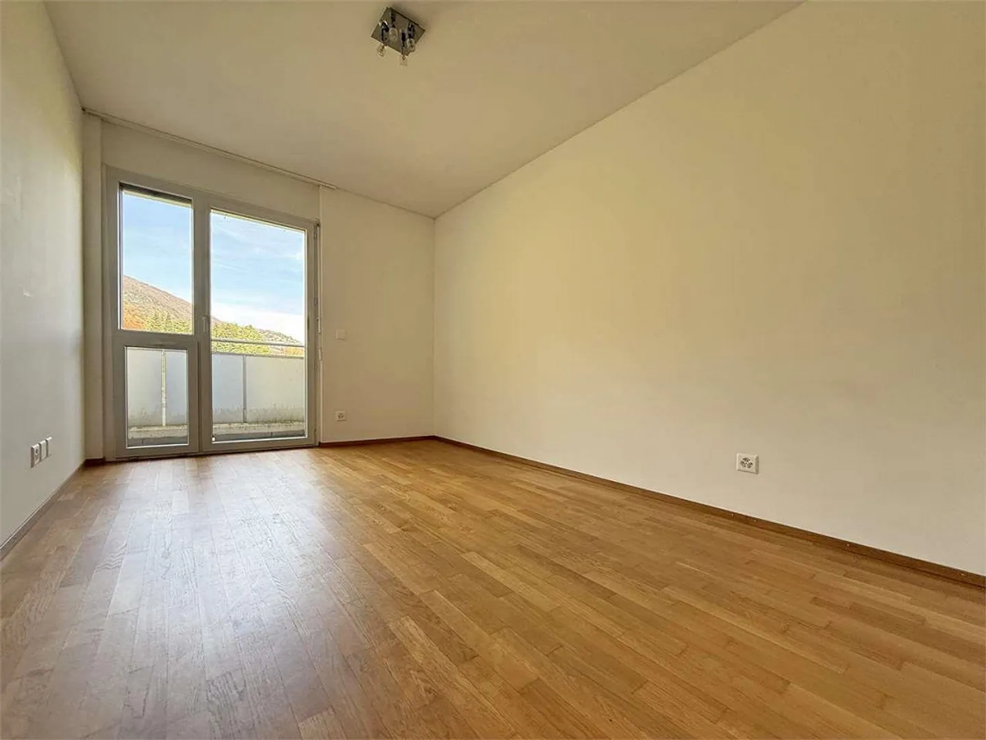 Appartamento 3.5 locali ad Agno - moderno, spazioso e con doppio balcone - Foto 7 di 9