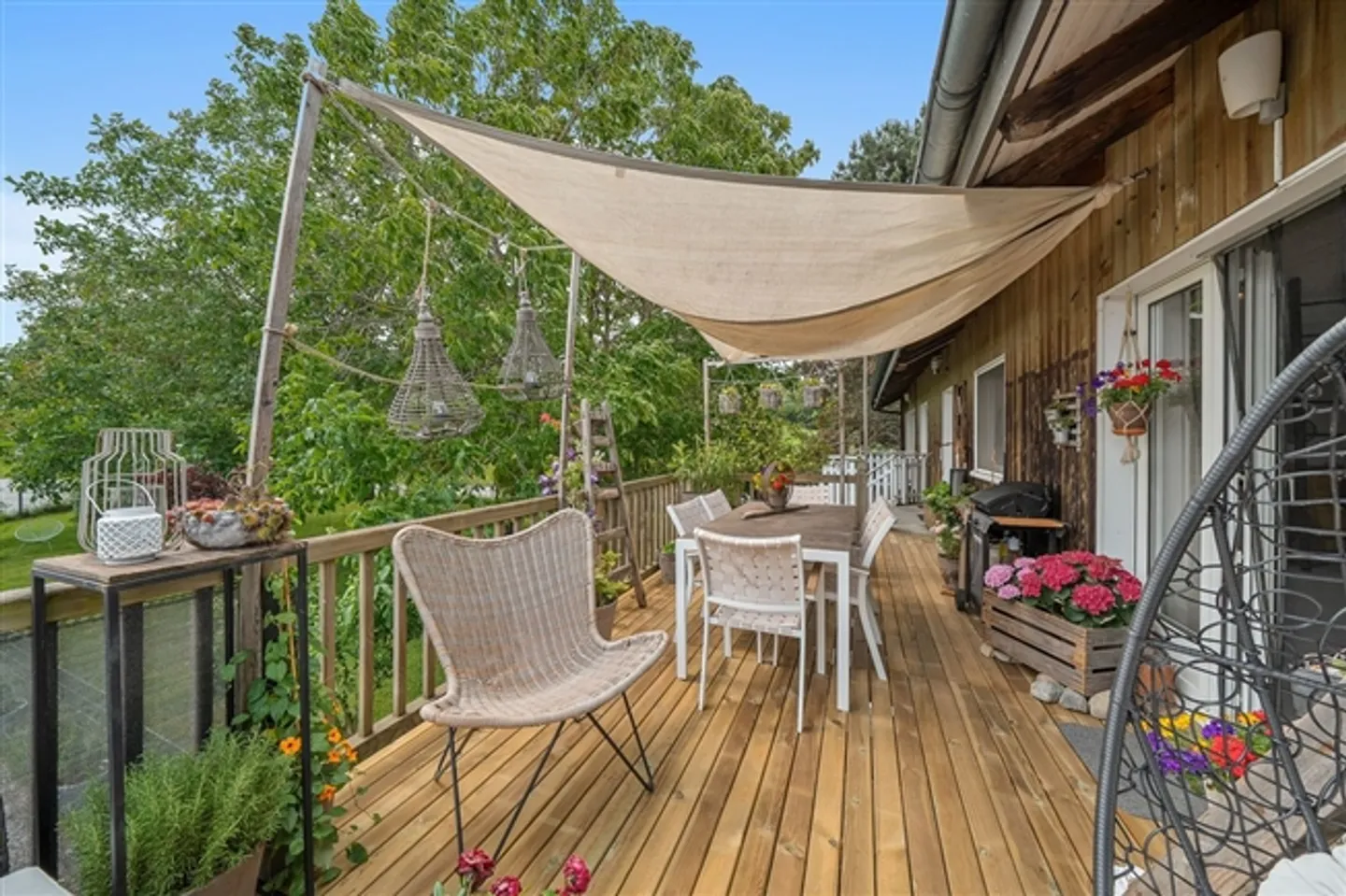 Light and space for this 4.5-room maisonette with terrace in Villaz-St-Pierre (Fuyens) - Photo 2 of 13