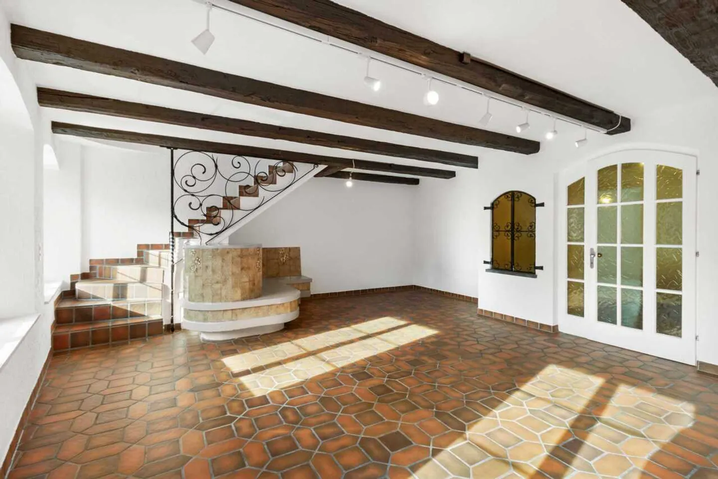 Maisonette apartment with single-family home character - Photo 1 of 12