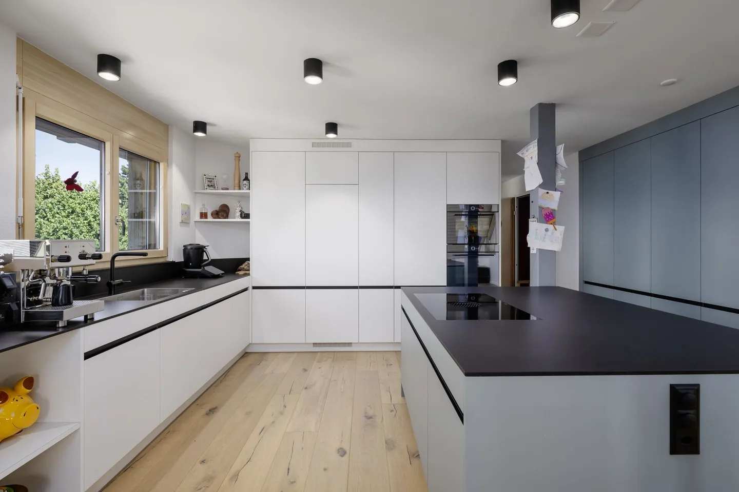 Modernes Wohnambiente mit herrlicher Sicht - Foto 2 von 6