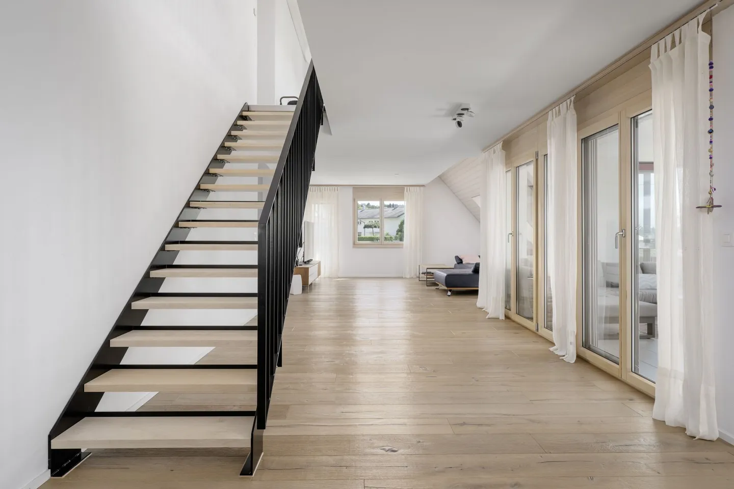 Modernes Wohnambiente mit herrlicher Sicht - Foto 4 von 6