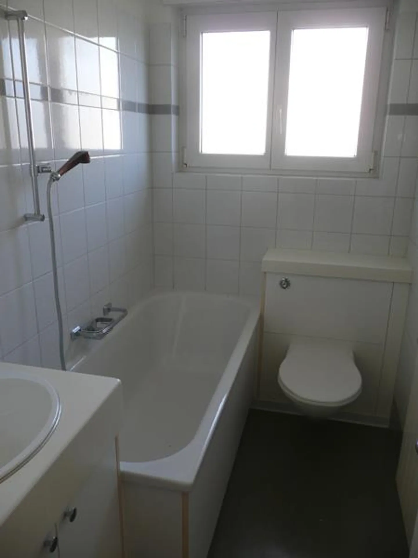 Quiet, beautiful residential area in Oberwinterthur - Photo 4 of 5