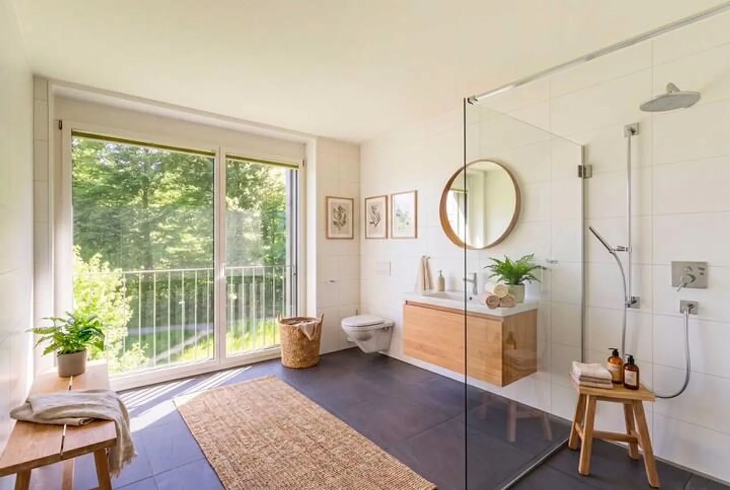 APPARTEMENT MODERNE AVEC VUE SUR LA PÉRIPHÉRIE DE LA VILLE - Photo 5 sur 8