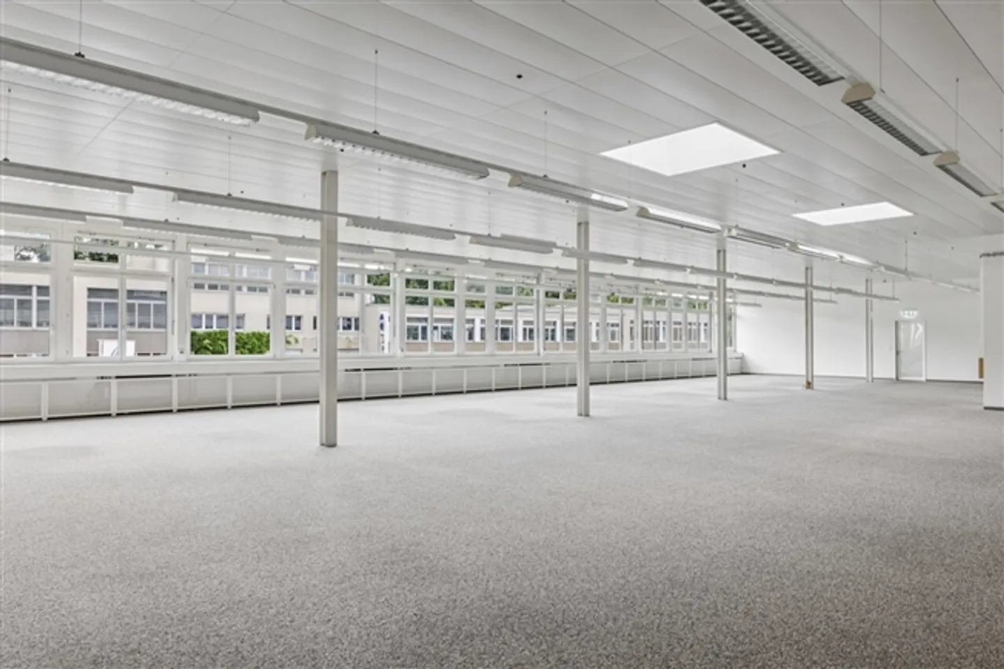 Bright, flexible commercial space in Muri - Photo 7 of 11