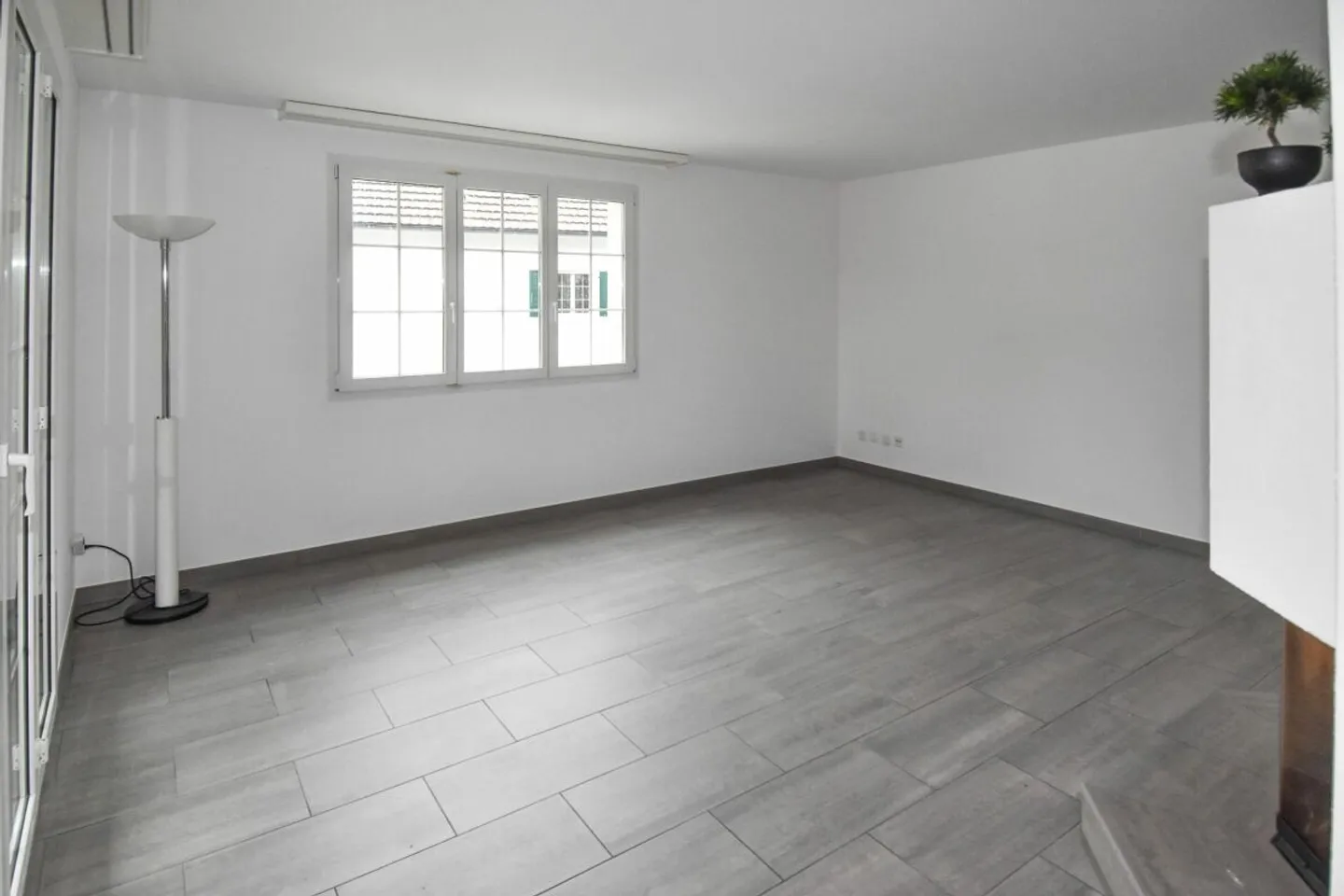 A Home to Arrive - Detached Single-Family House - Photo 7 of 23