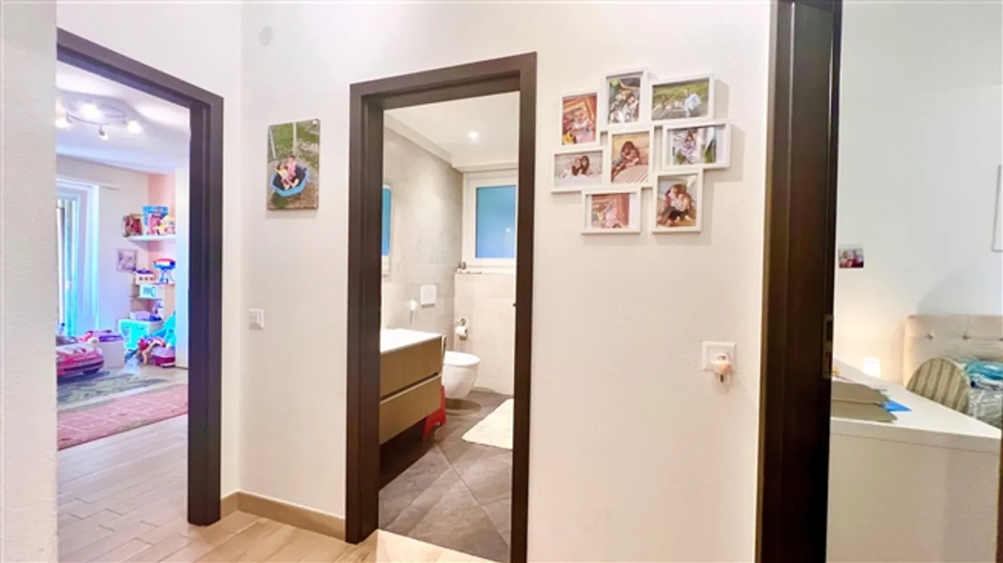 Comfortable 3.5-room apartment for sale in Savosa, Switzerland - Photo 4 of 10