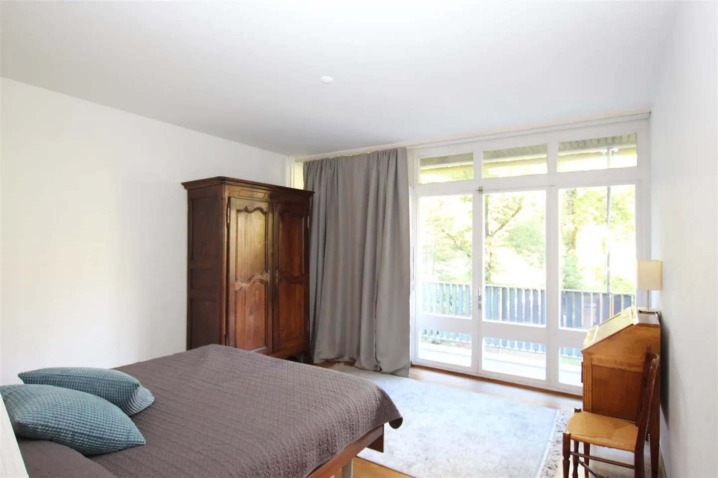 Charming Apartment with Terrace - Photo 3 of 7