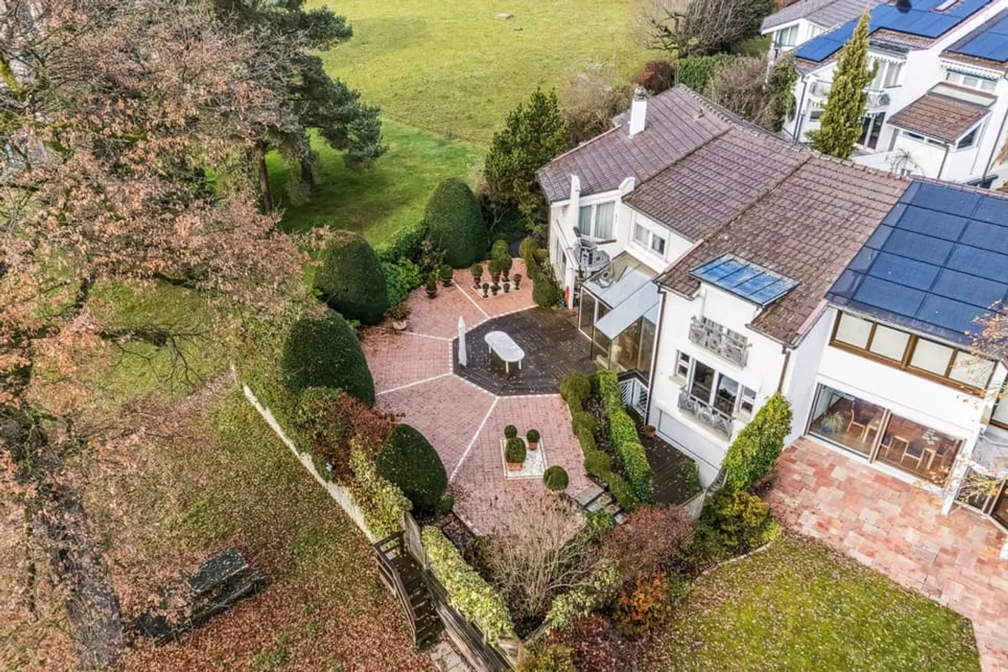 Splendida casa a schiera di 10 stanze con appartamento in affitto - Foto 2 di 9