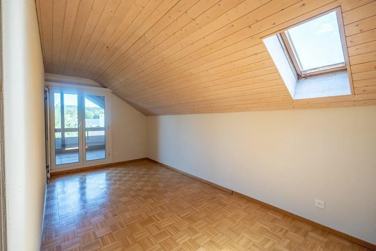 Ampio appartamento attico di 5,5 stanze con due balconi - Foto 7 di 10