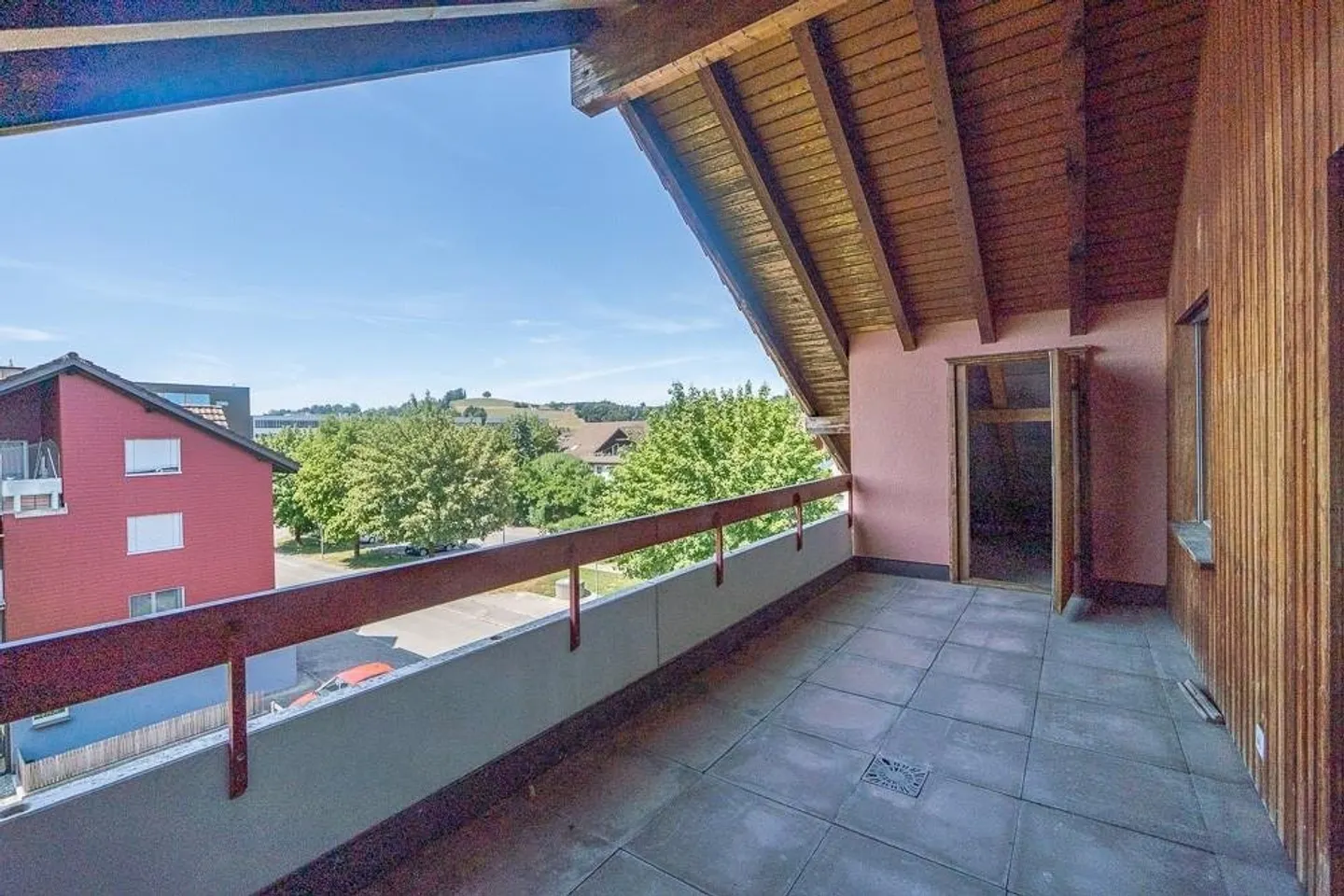 Ampio appartamento attico di 5,5 stanze con due balconi - Foto 8 di 10