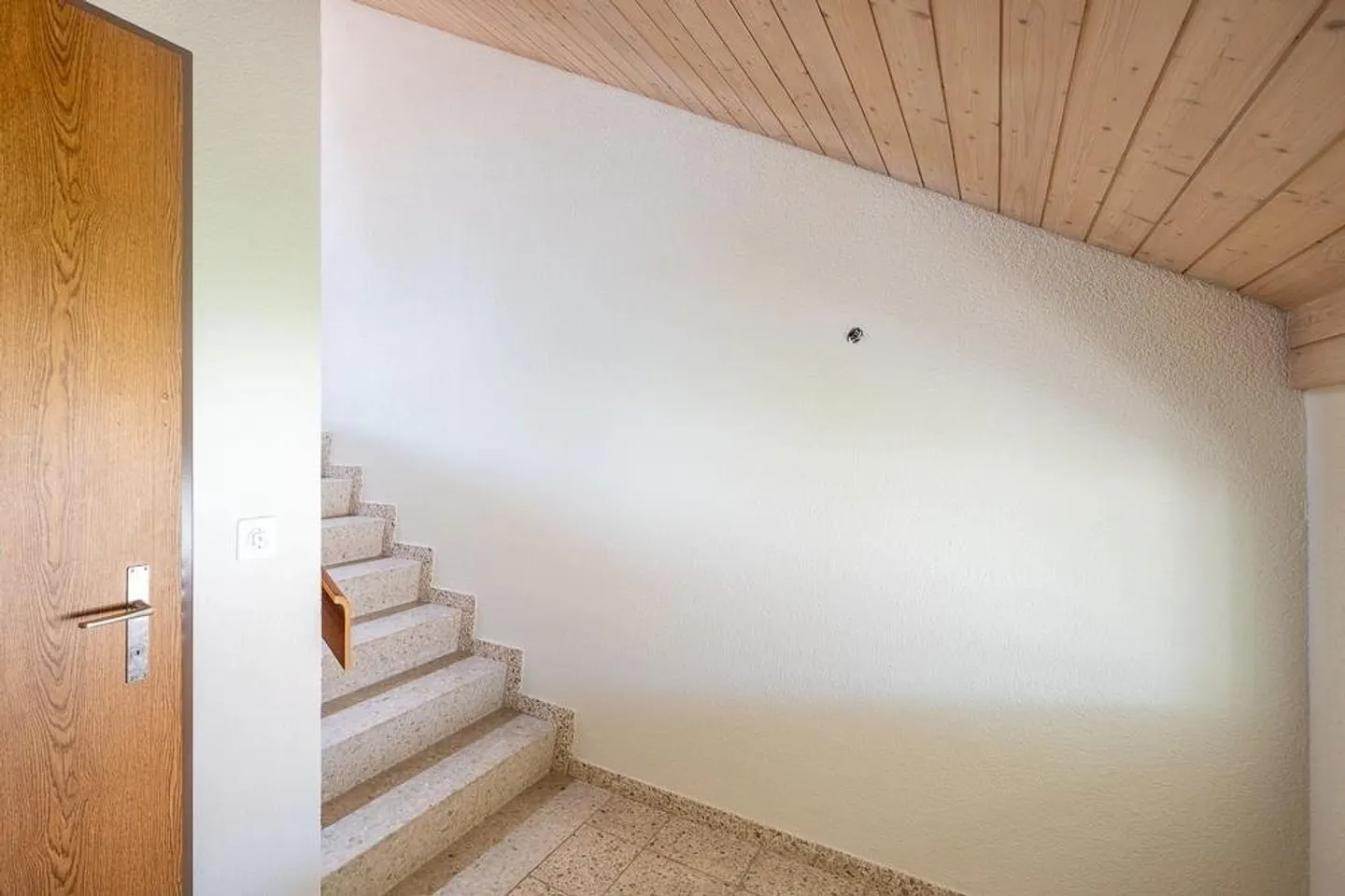 Ampio appartamento attico di 5,5 stanze con due balconi - Foto 9 di 10