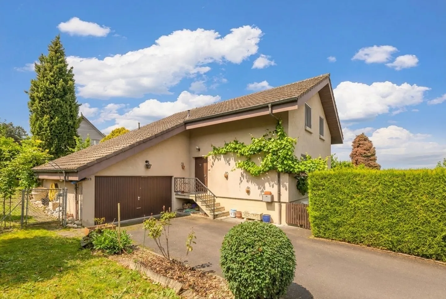 Rare villa individuelle avec studio indépendant &amp; vaste jardin - Photo 2 sur 17