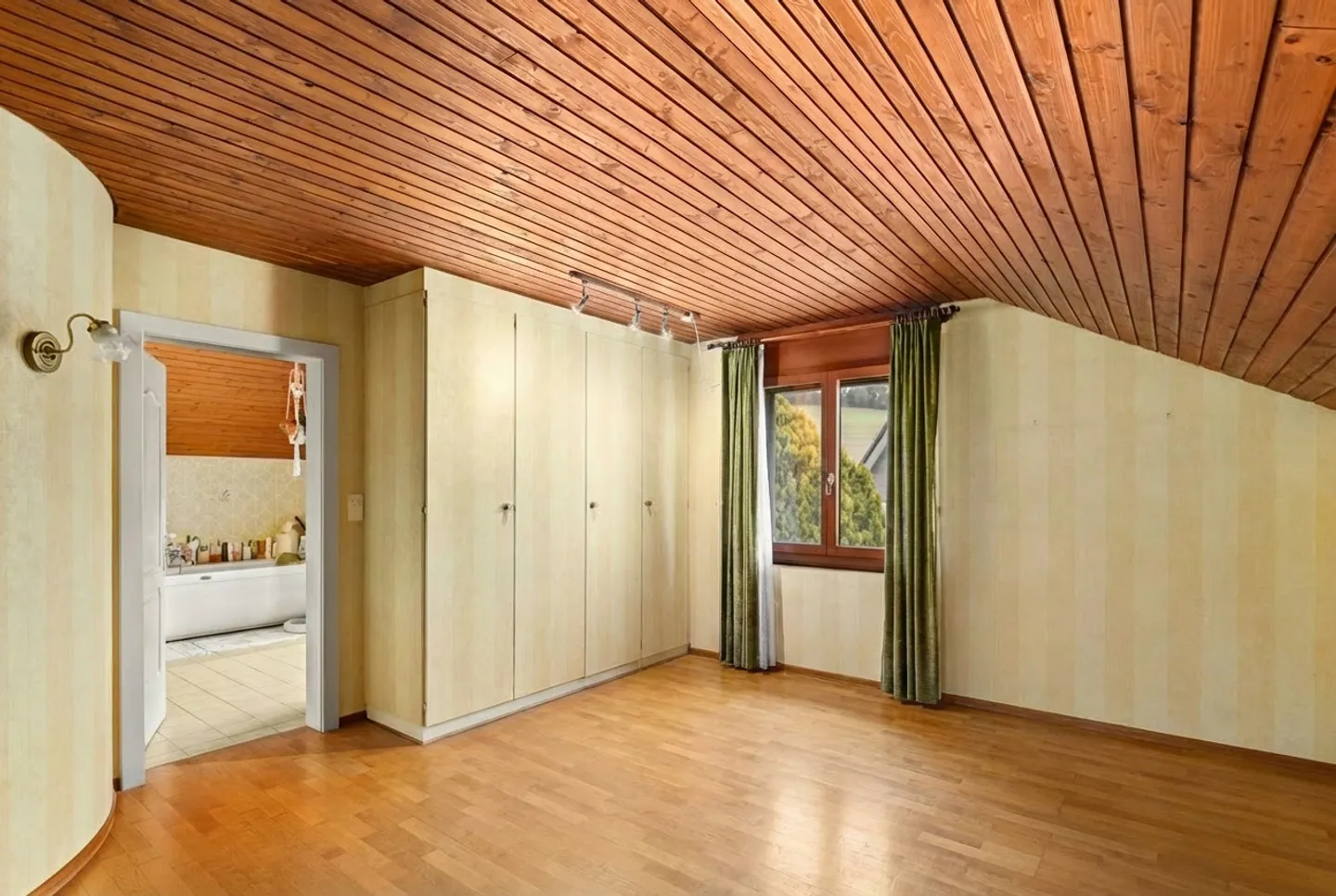 Rare villa individuelle avec studio indépendant &amp; vaste jardin - Photo 10 sur 17