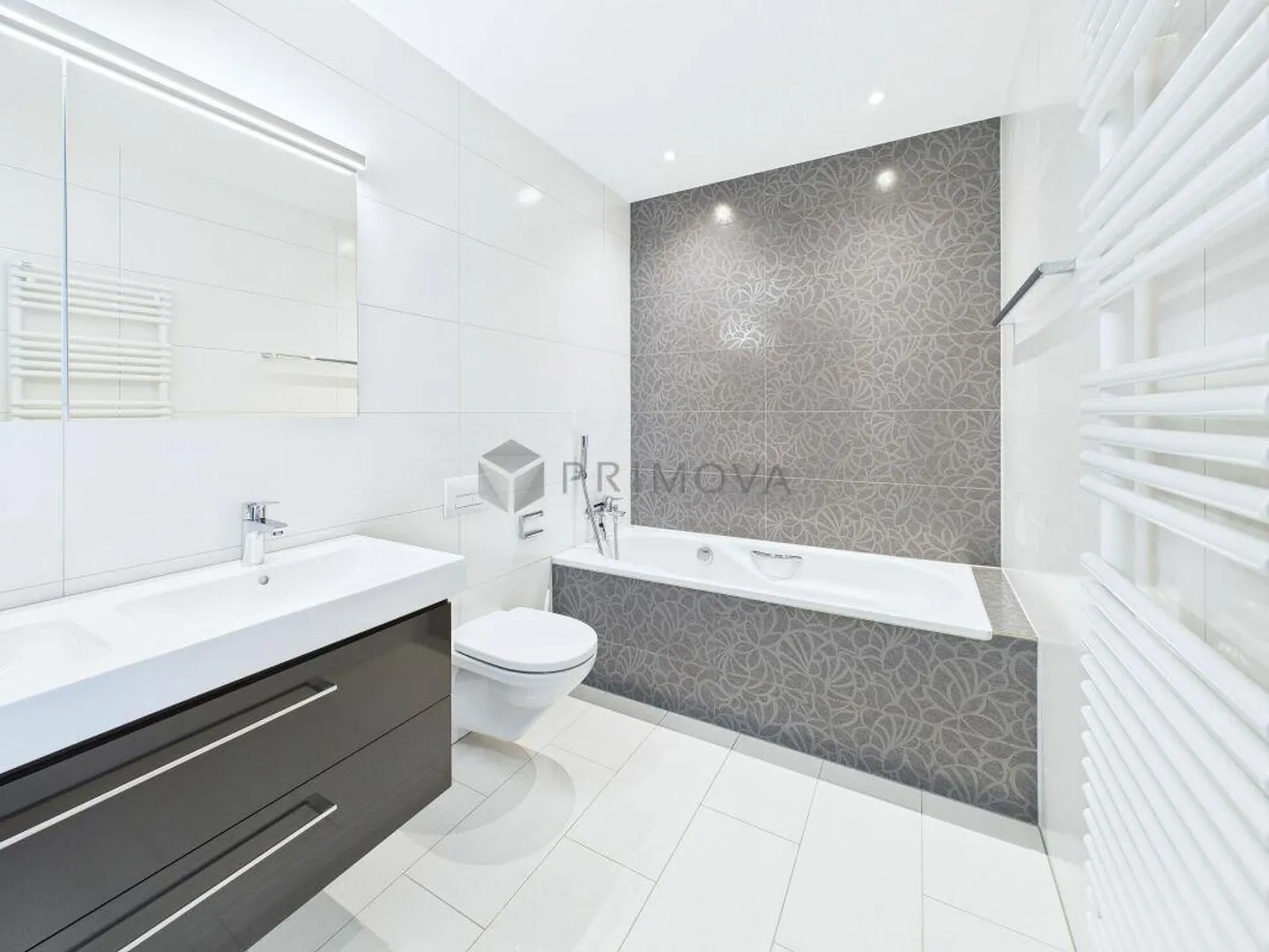 Spacious terrace apartment with garden and panoramic mountain views... - Photo 10 of 18